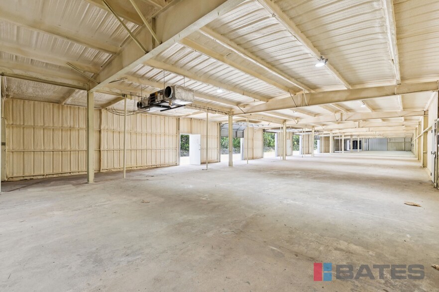 More Photos Of 1101 S Hampton Rd, DeSoto Showroom For Sale