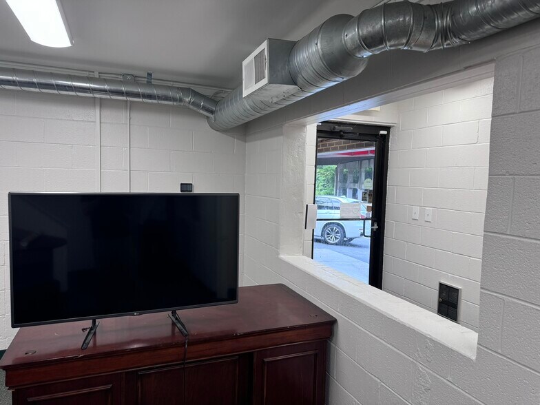 More Photos Of 61 Miller St, Winston-Salem Storefront Retail Office For Sale