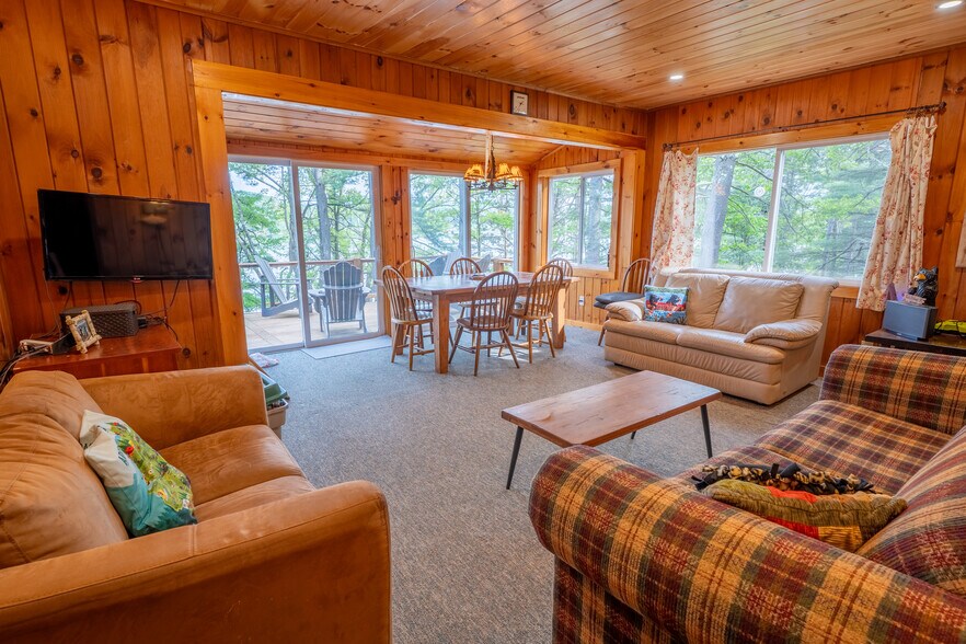 More Photos Of 224 N Shore Rd, Hadley Hotel For Sale