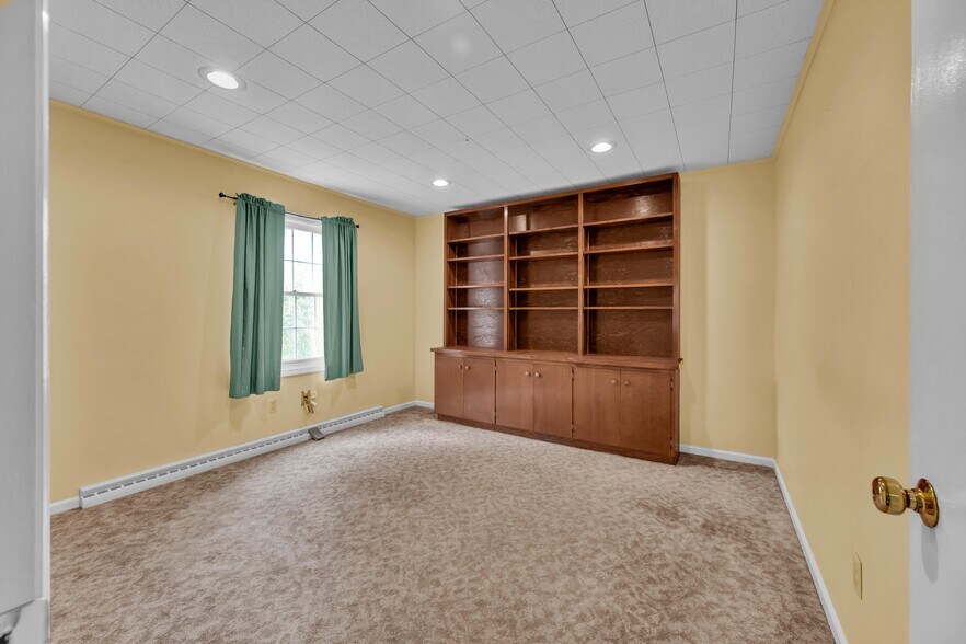 More Photos Of 172 Mount Pleasant Rd, Newtown Medical For Lease
