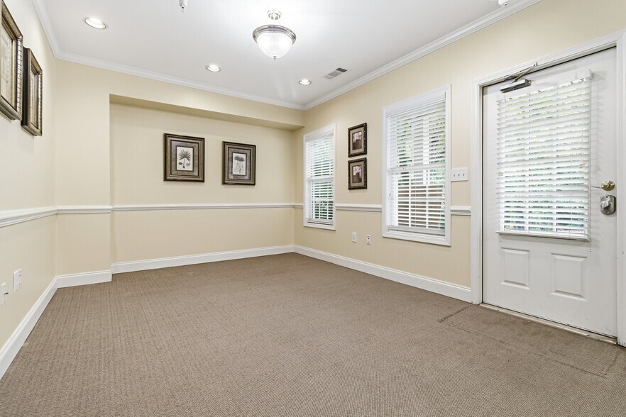 More Photos Of 100-126 Prospect Pl, Alpharetta Office For Sale