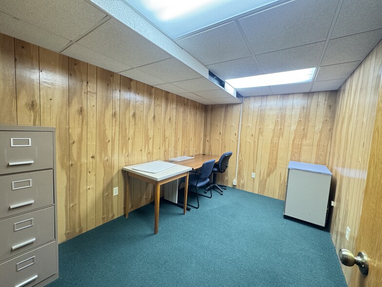 More Photos Of 1226 Lincoln St, Rhinelander Office For Sale