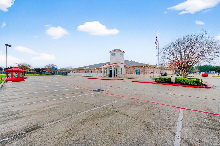 More Photos Of 8525 Queenston Blvd, Houston Freestanding For Sale