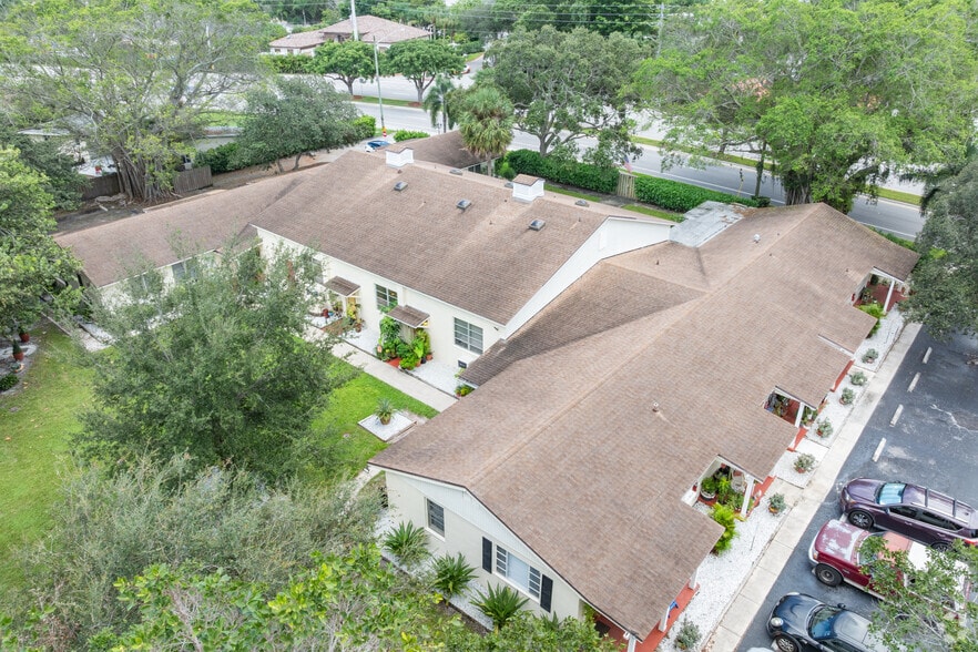 More Photos Of 325 NW Spanish River Blvd, Boca Raton Apartments For Sale