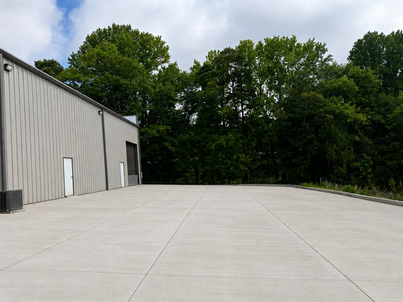 More Photos Of 4325 McBrayer Rd, Oakwood Warehouse For Lease