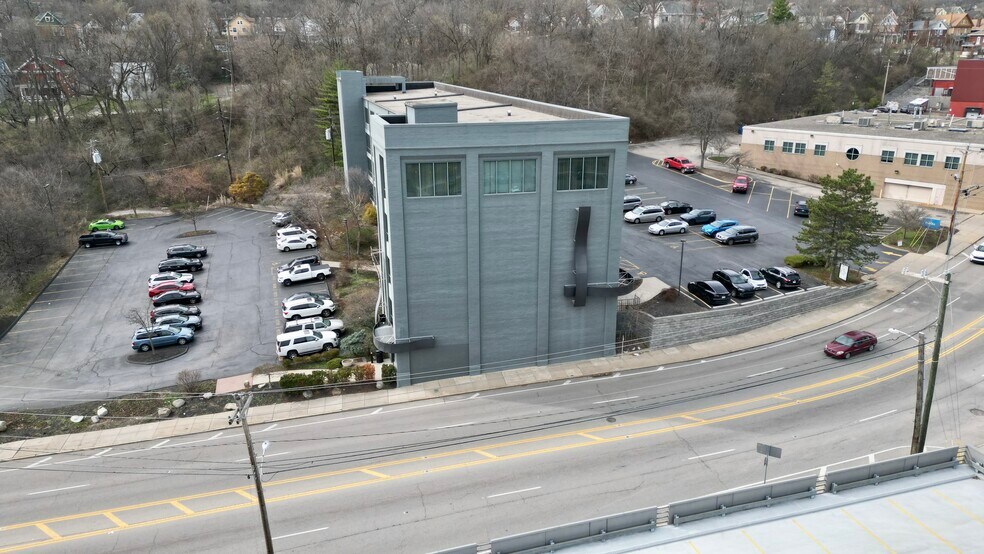 More Photos Of 2055 Reading Rd, Cincinnati Medical For Lease