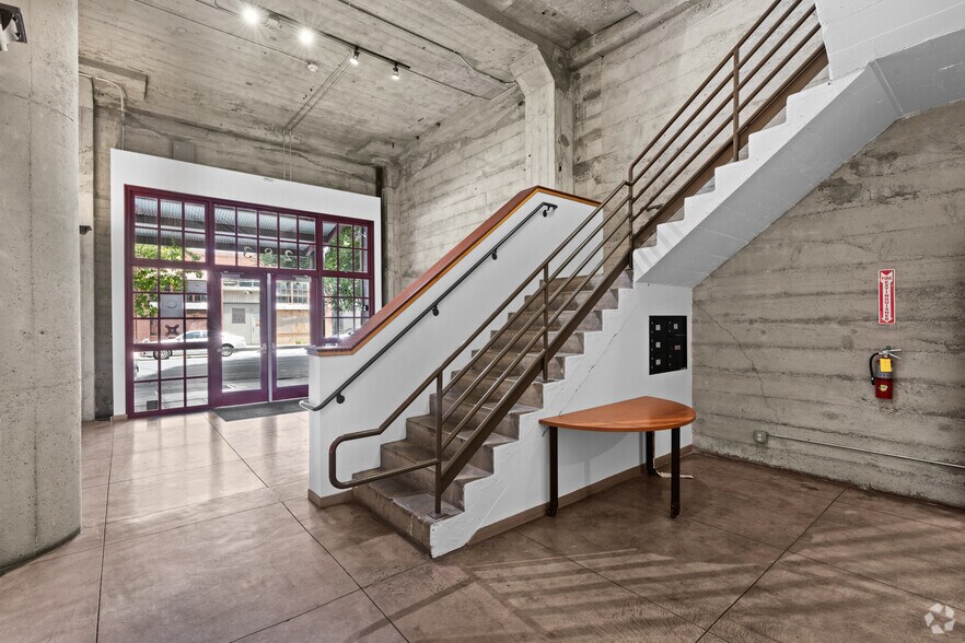 More Photos Of 283 4th St, Oakland Loft Creative Space For Lease