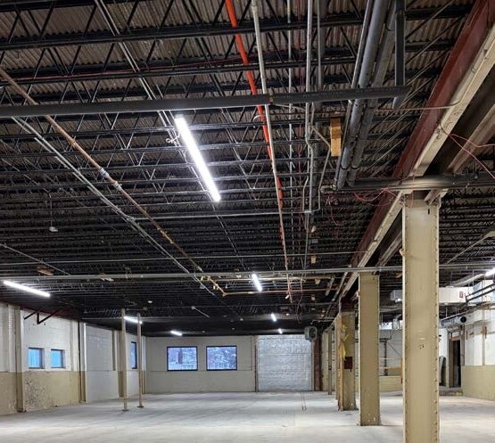 More Photos Of 627 Bay Shore Dr, Oshkosh Office For Lease