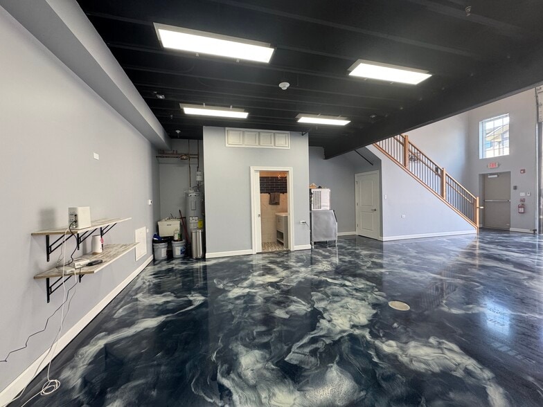 More Photos Of 2244 Ferry Rd, Naperville Flex For Sale