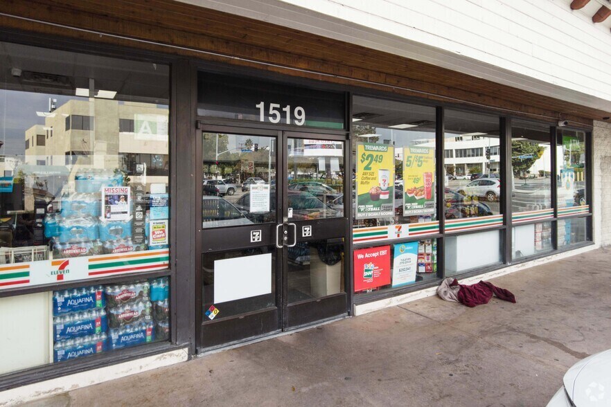 More Photos Of 1519-1525 S Bundy Dr, Los Angeles Storefront For Lease