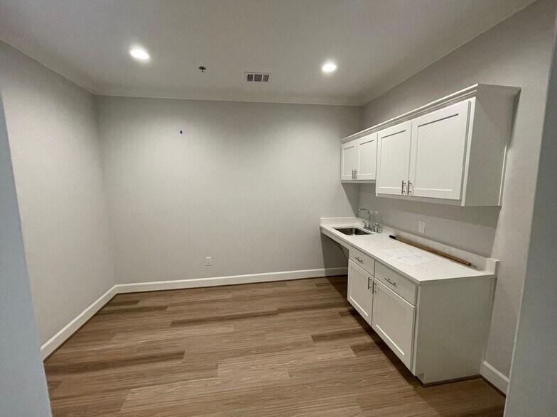 More Photos Of 400 Stonebrook Pky, Frisco Office For Sale