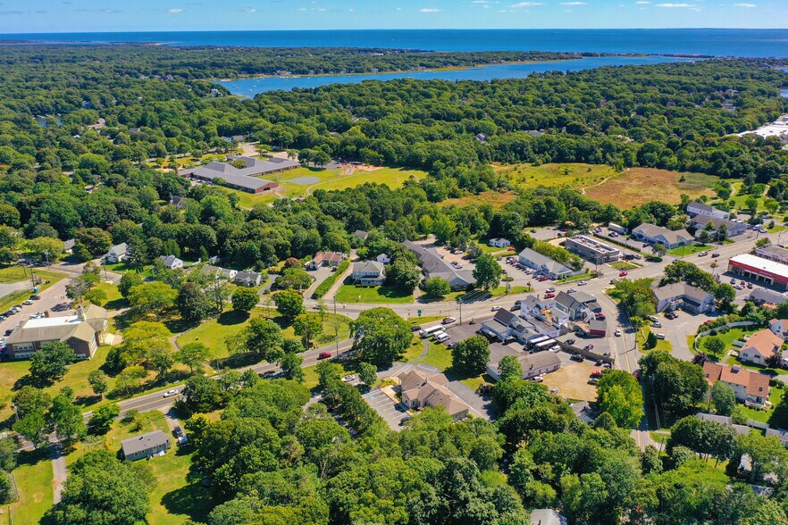 More Photos Of 4 Sandwich Rd, Teaticket Bank For Lease