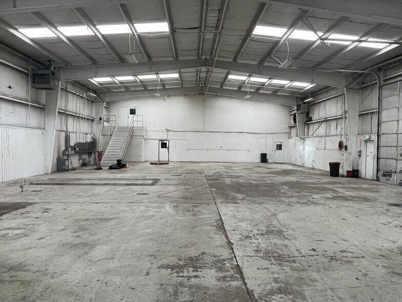 More Photos Of 9906 E 55th Pl, Tulsa Industrial For Lease