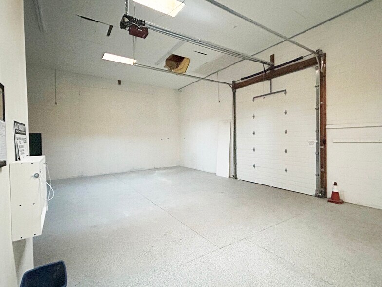 More Photos Of 518-540 S Commerce Dr, Orem Warehouse For Lease