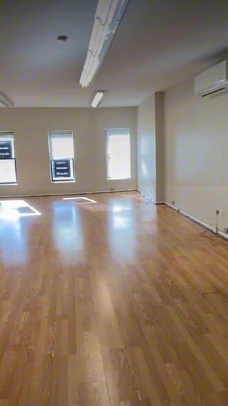 Primary Photo Of 506 5th Ave, Brooklyn Bar For Lease