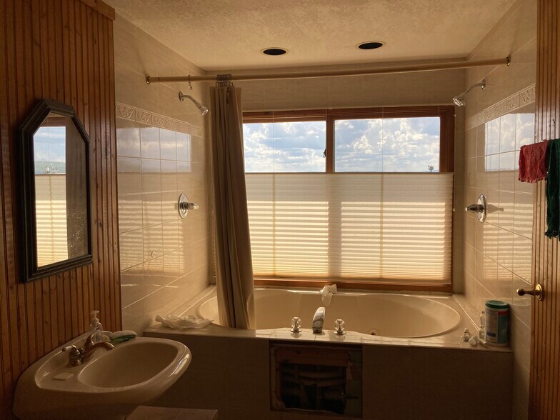 More Photos Of 809 Main Street, La Pointe Office For Sale