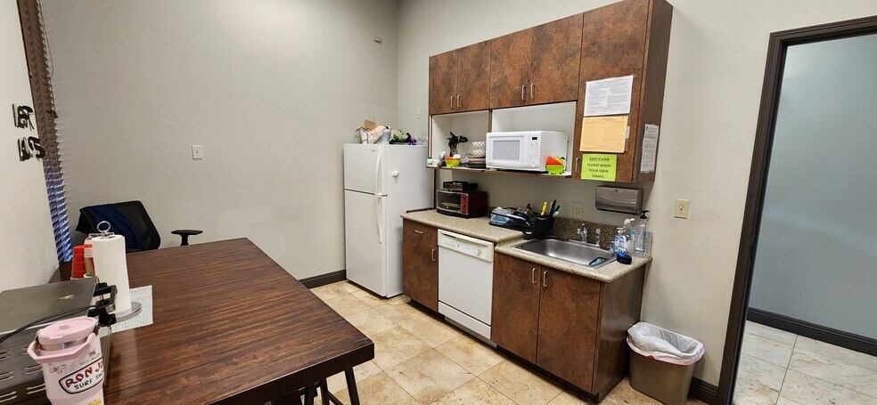 More Photos Of 2050 Mariner Dr, Las Vegas Medical For Sale
