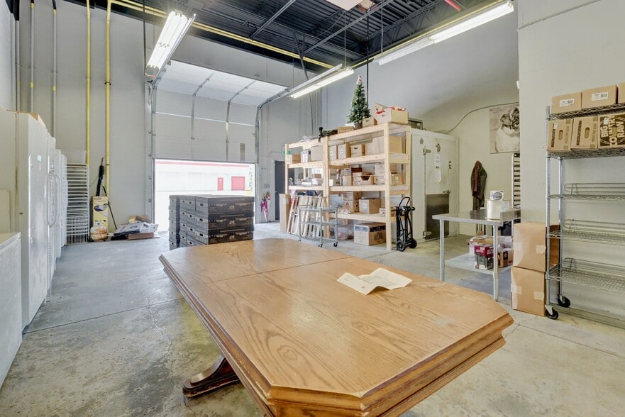 More Photos Of 3145 Dundas St W, Mississauga Storefront Retail Office For Lease