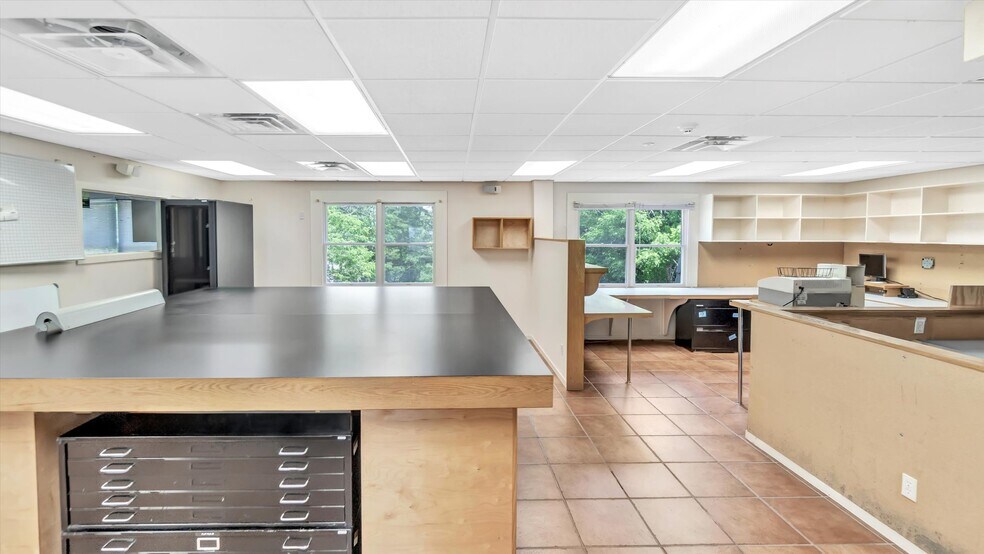 More Photos Of 921 County Road 39, Southampton Office For Sale