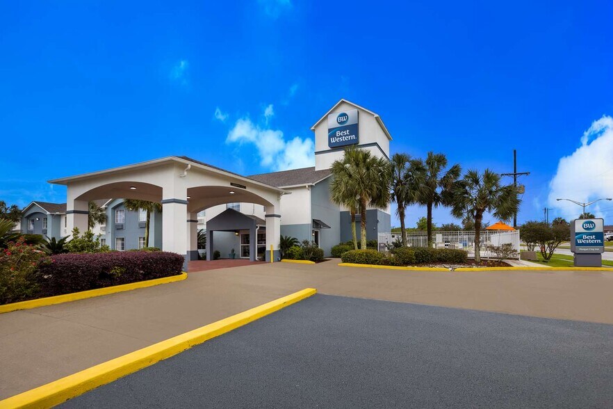 Primary Photo Of 610 Martin Luther King Jr Blvd, Morgan City Hotel For Sale