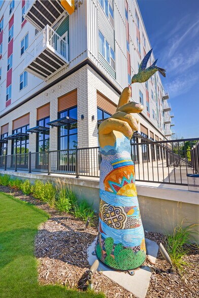 More Photos Of 176 Robert St S, Saint Paul Apartments For Lease