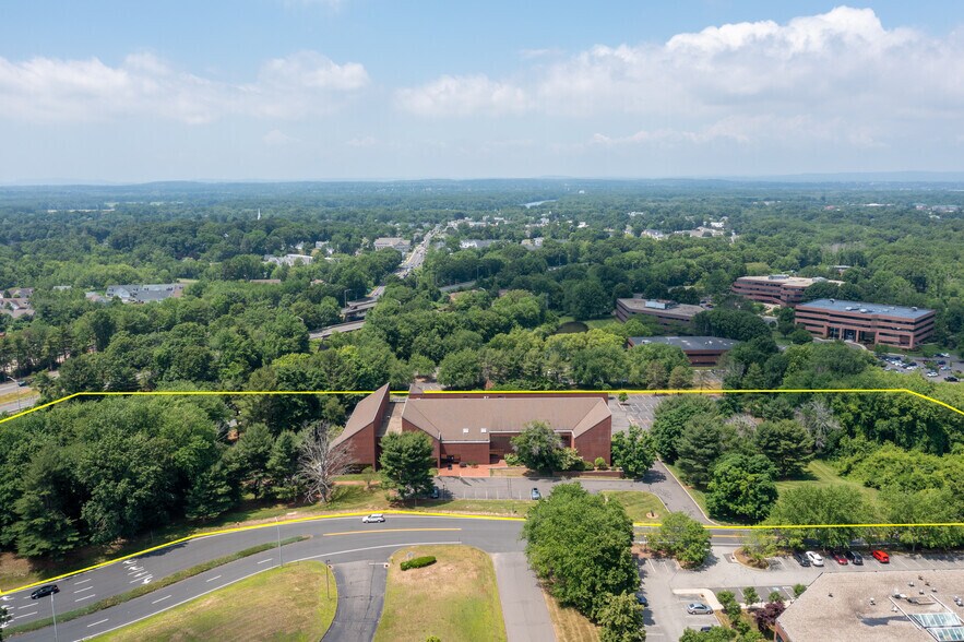 More Photos Of 43 Western Blvd, Glastonbury Office For Lease