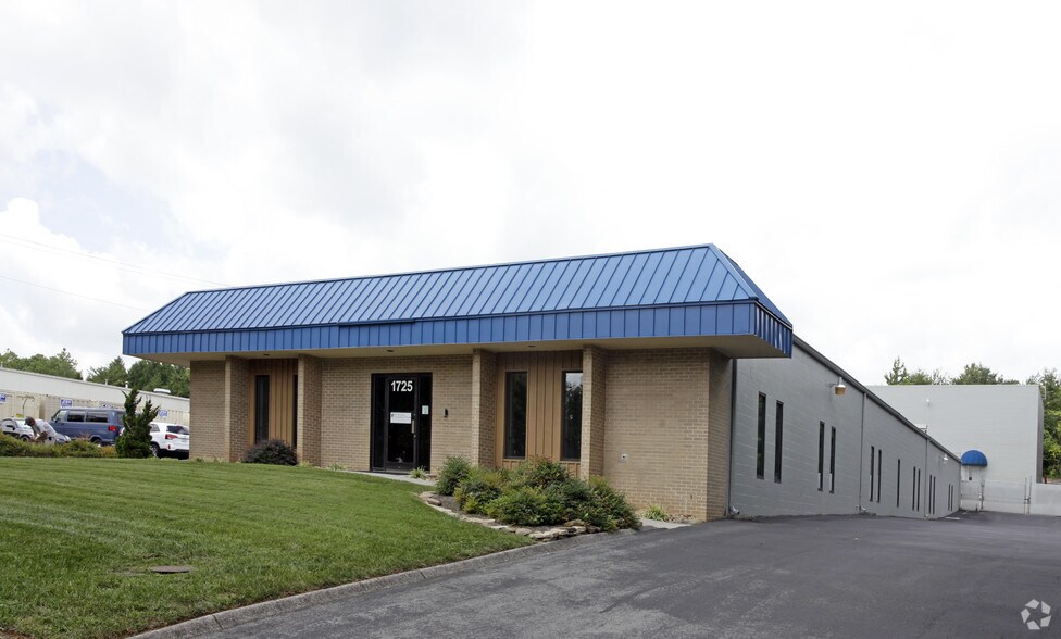 Primary Photo Of 1725 Louisville Dr, Knoxville Office For Lease