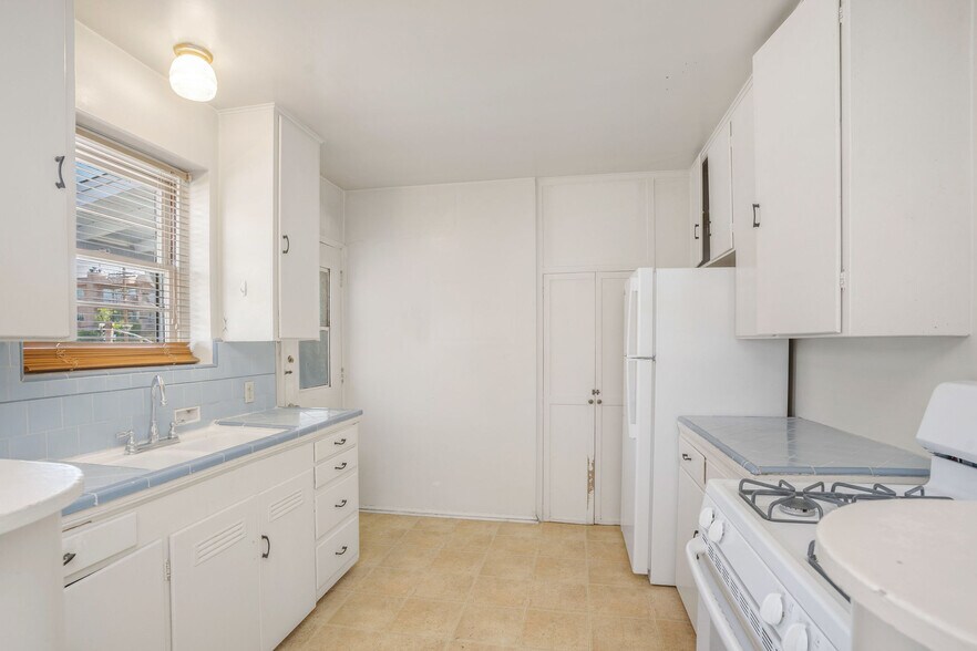 More Photos Of 4259 Cahuenga Blvd, Toluca Lake Apartments For Sale