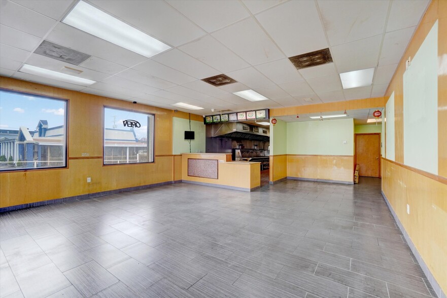 More Photos Of 1938 W Market St, York Freestanding For Sale