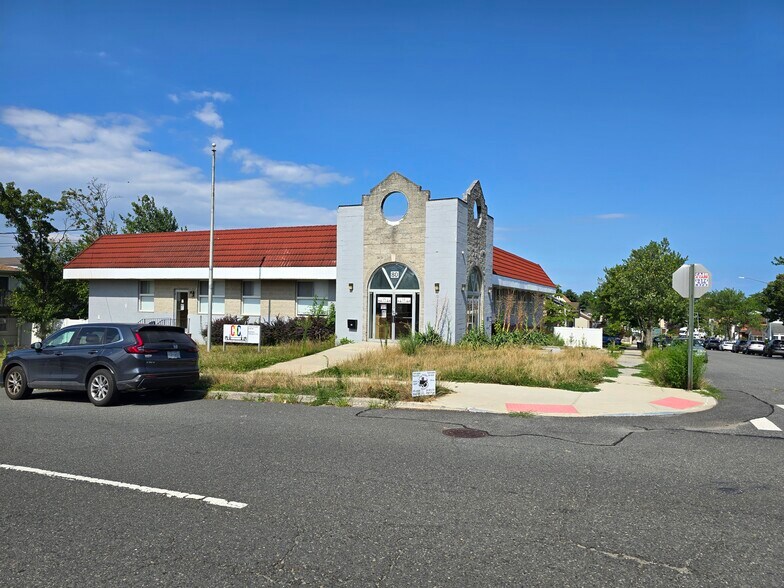 More Photos Of 80 Woodrow Rd, Staten Island Daycare Center For Lease