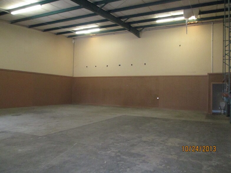 More Photos Of 329 Parkridge Ave, Orange Park Warehouse For Lease
