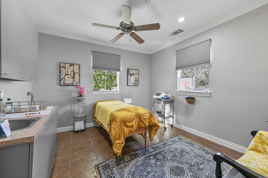 More Photos Of 1651 Justin Rd, Flower Mound Medical For Sale