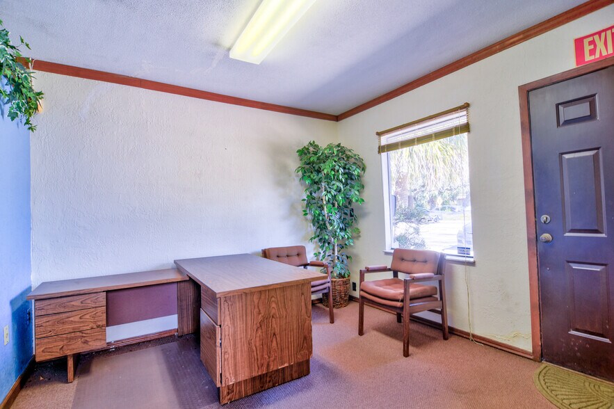 More Photos Of 11470 Oakhurst Rd, Largo Office For Sale