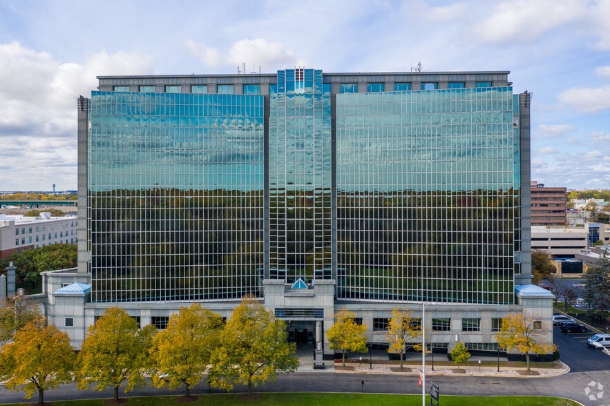 More Photos Of 6250 N River Rd, Rosemont Office For Lease