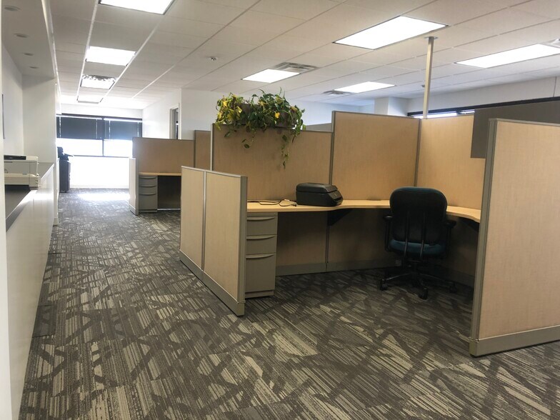 More Photos Of 7900 Tanners Gate Ln, Florence Office For Lease