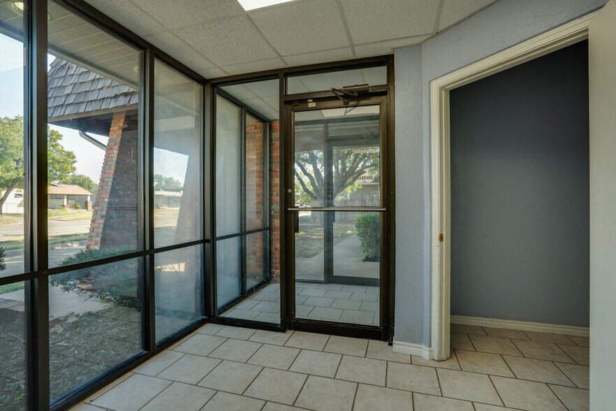 More Photos Of 1921 9th St, Wichita Falls Healthcare For Sale