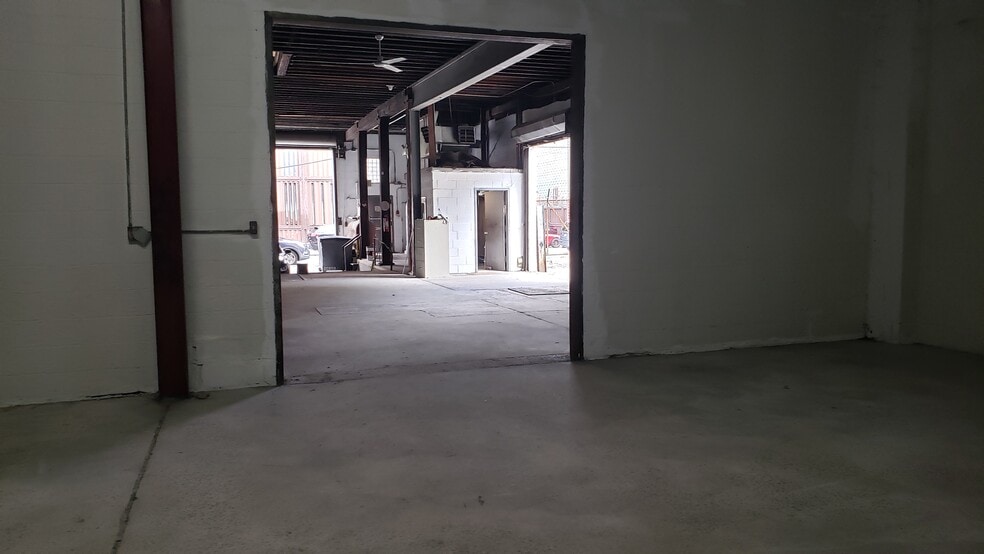 More Photos Of 242 Richardson St, Brooklyn Warehouse For Lease