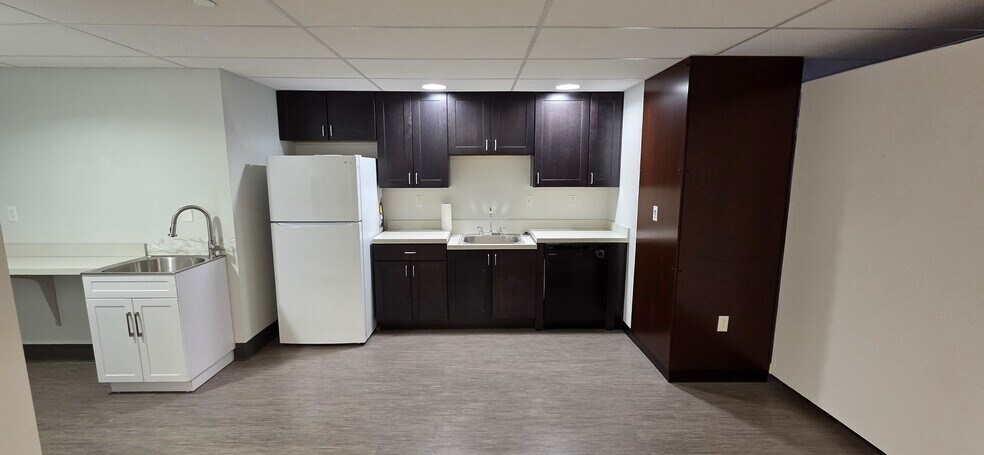 More Photos Of 300 S Washington Sq, Lansing Office Residential For Lease