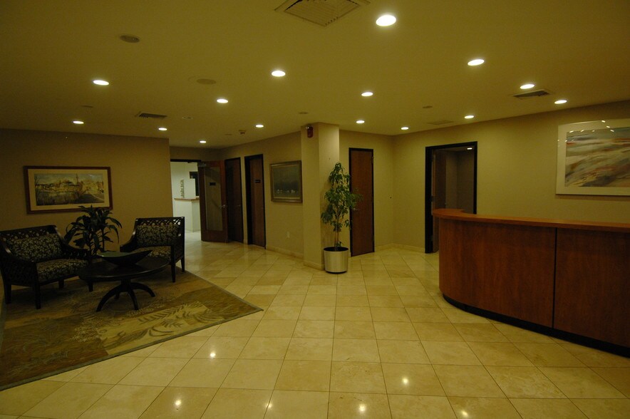 More Photos Of 76 Progress Dr, Stamford Research And Development For Lease