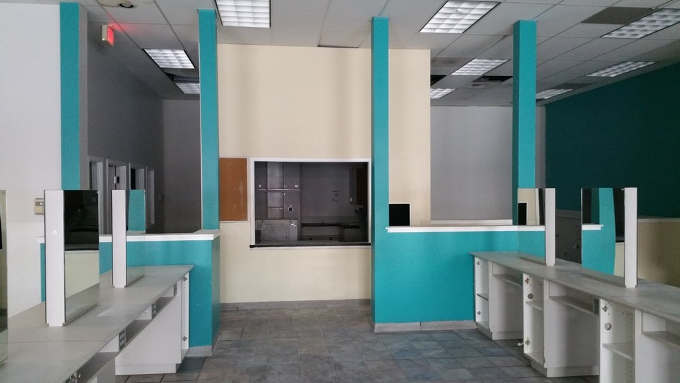 More Photos Of 607 SE Everett Mall Way, Everett General Retail For Lease