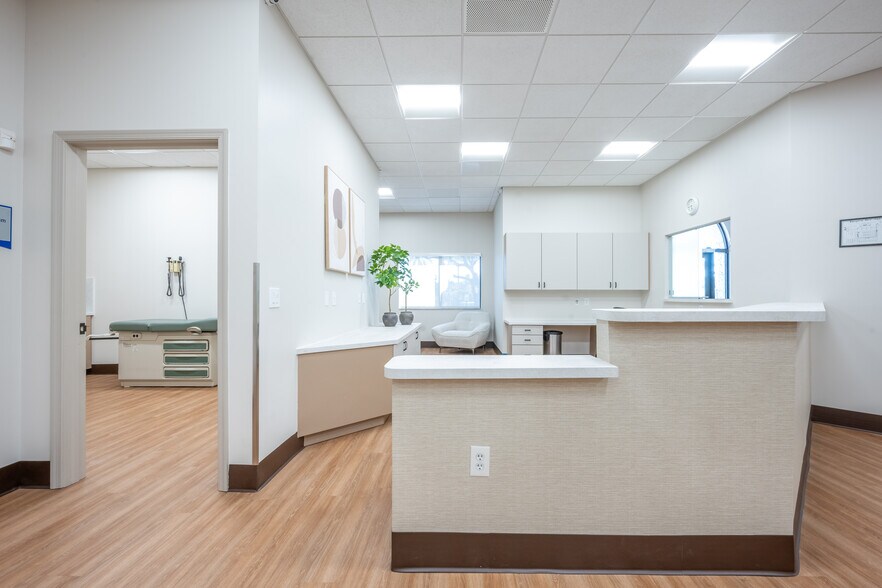 More Photos Of 3795 Boynton Beach Blvd, Boynton Beach Medical For Lease