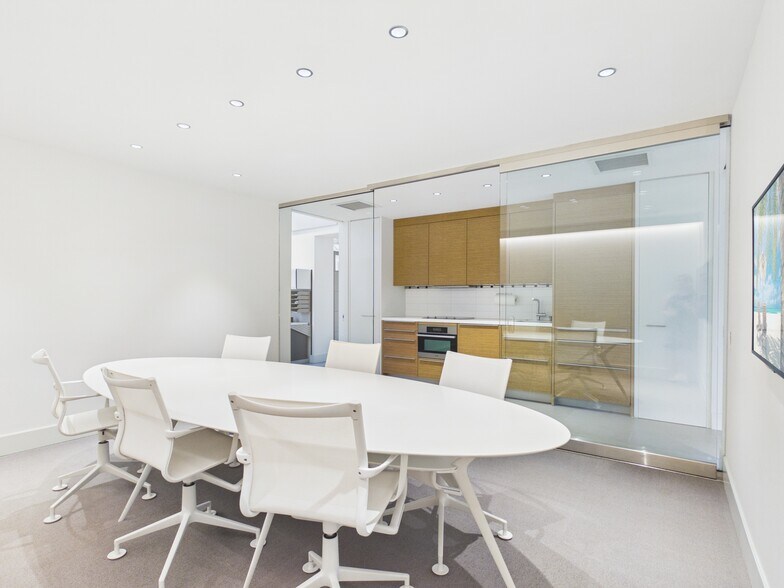 More Photos Of 1111 Lagoon Dr, Dallas Office For Sale