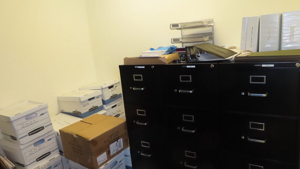 More Photos Of 108 Grant Ave, Plainfield Light Distribution For Lease