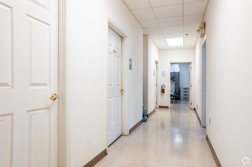 More Photos Of 360 Steel Way, Lancaster Warehouse For Lease