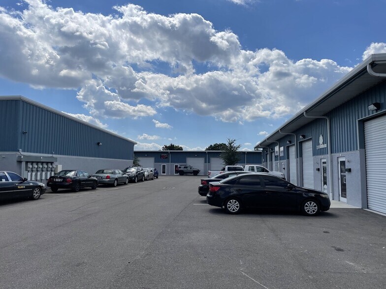 More Photos Of 4402 W Crest Ave, Tampa Warehouse For Lease