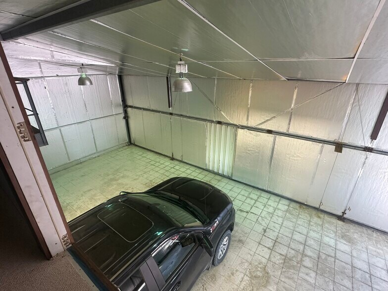 More Photos Of 10 Hangar Rd, Vineyard Haven Warehouse For Lease