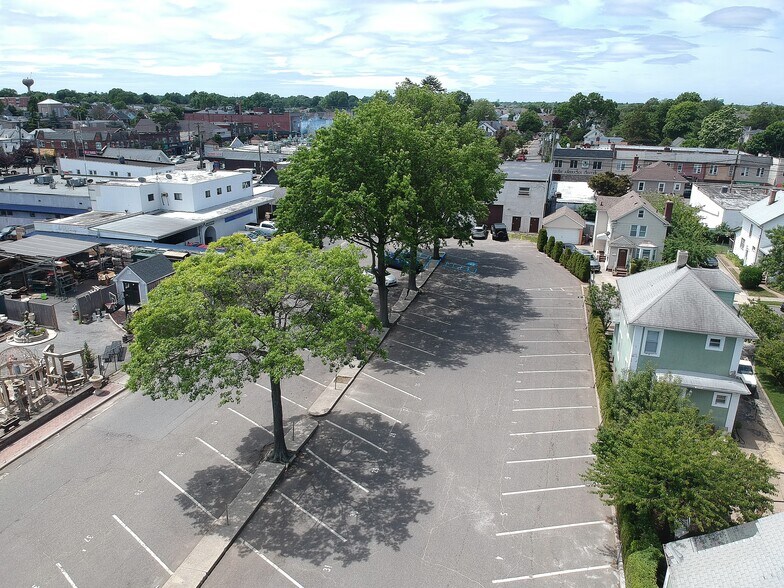 More Photos Of 300 Willis Ave, Mineola Storefront Retail Office For Lease