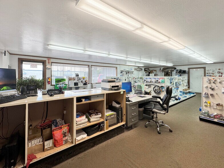 More Photos Of 275 S 7th Ave, Sequim Auto Repair For Sale