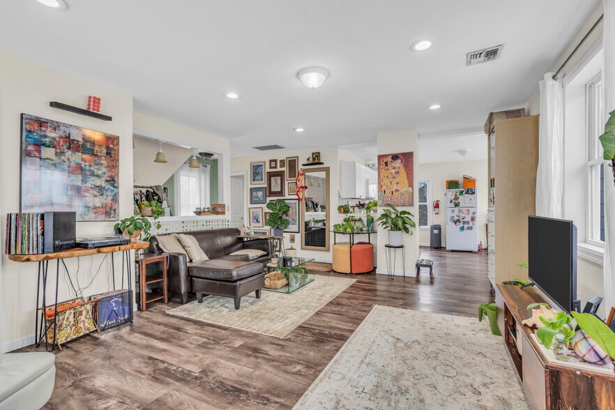 More Photos Of 59 N Main St, Manahawkin Freestanding For Sale