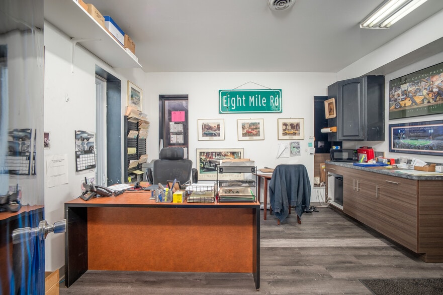 More Photos Of 20785 Orchard Lake Rd, Farmington Hills Warehouse For Sale